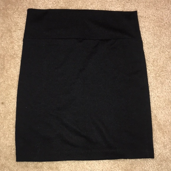 Decree Dresses & Skirts - 💥5 FOR $10 SALE 💥 EUC Black Pencil Skirt